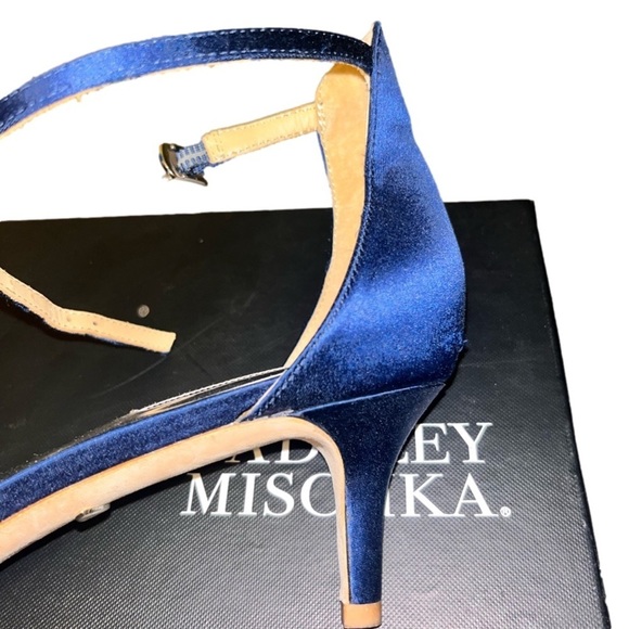 BADGLEY Mischka Lara Crystal Dress Sandal Navy Satin Size 9.5 - Picture 13 of 14